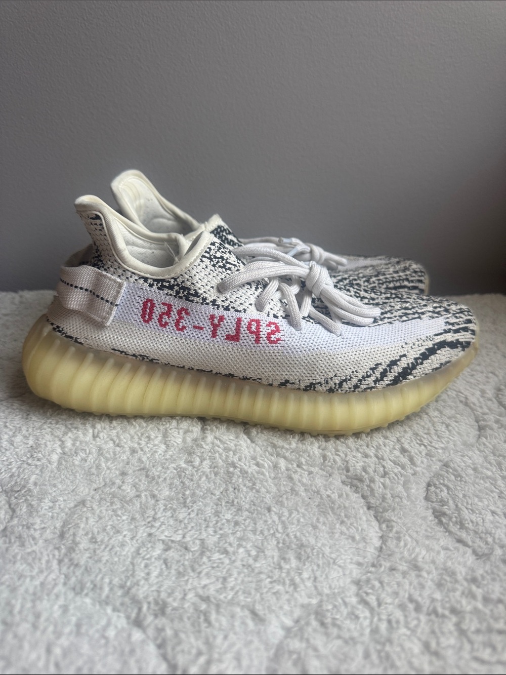 Yeezy 350 V2 Kids Sneakers in White, Black & Red